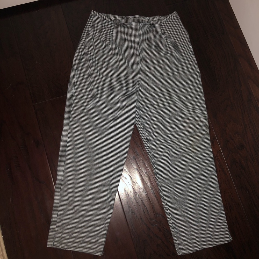 Worthington Stretch Checkered Capri Pants